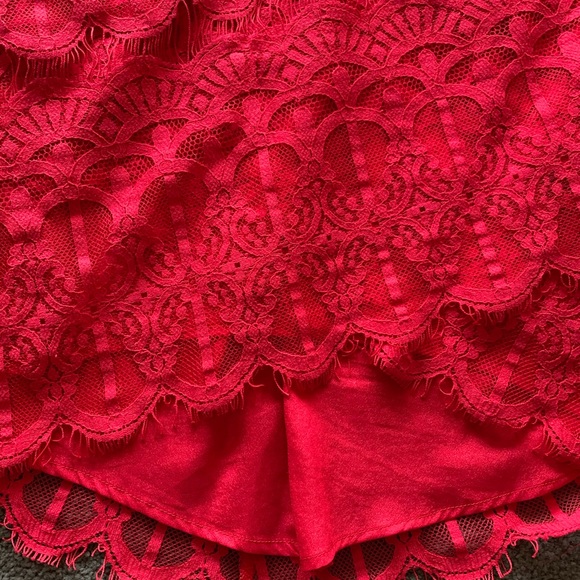 Strapless, lace bodycon dress - Picture 10 of 11